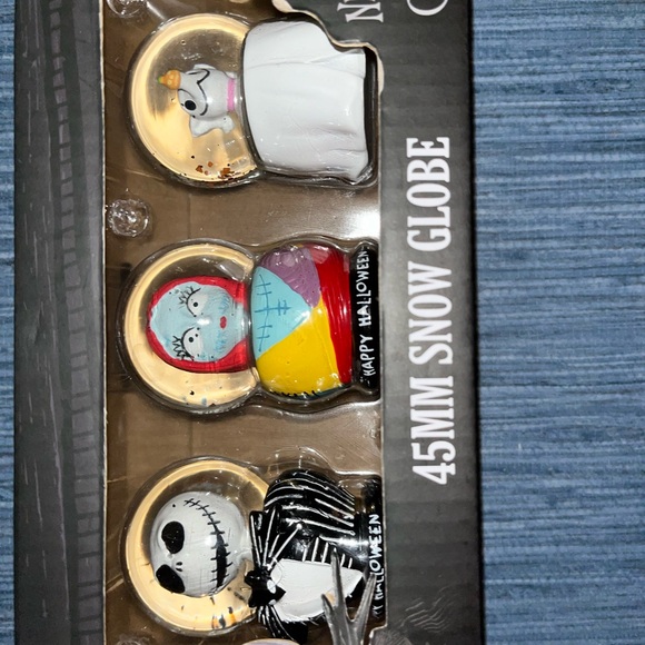 Nightmare before Christmas, mini snow globes, I must have new with tags - Picture 2 of 6